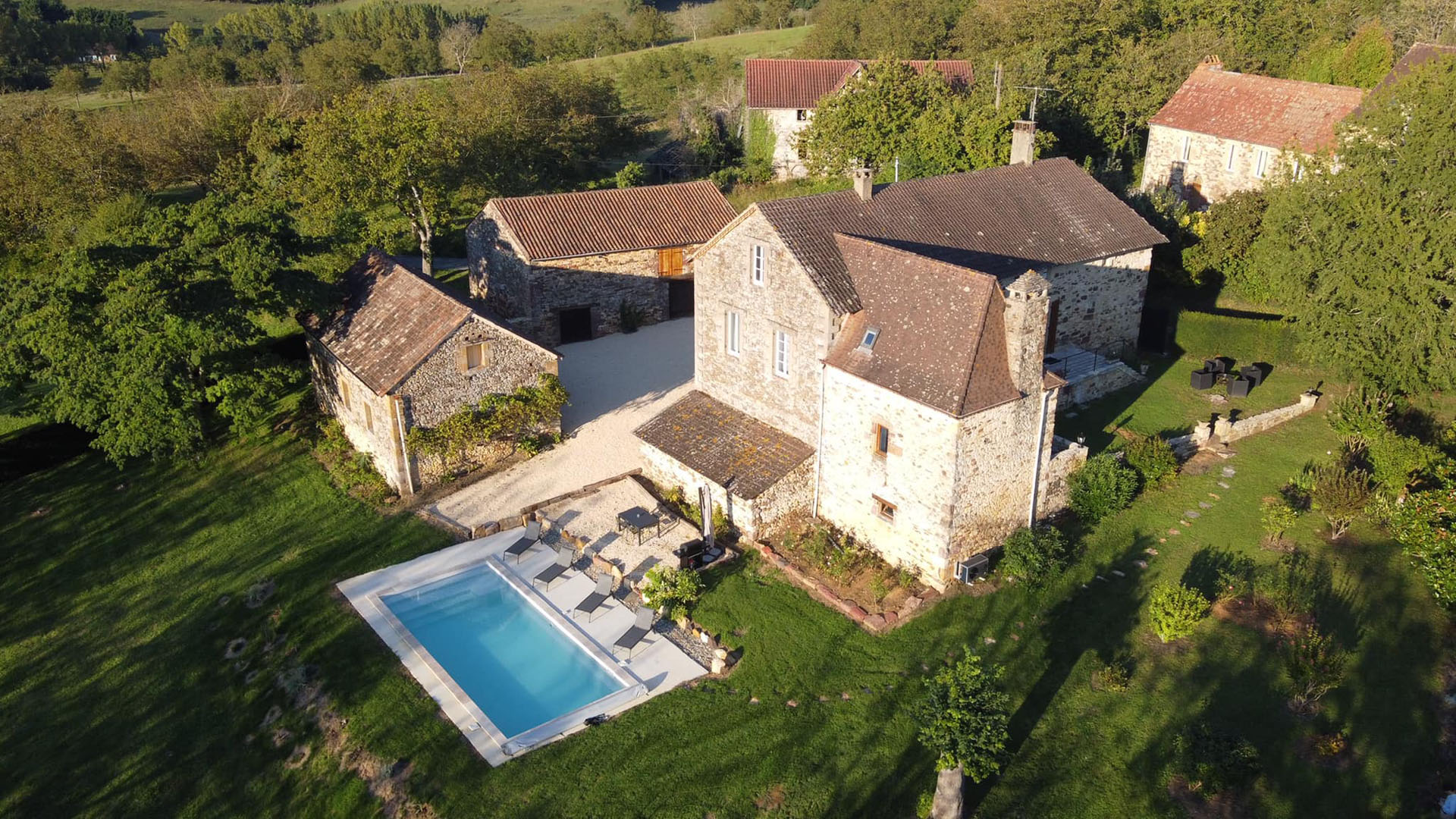 piscines minard piscines coque sarlat dordogne realisation SHERRY LOUNGE9 3